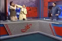 Chính trị gia Pakistan xô xát nhau trên sóng truyền hình