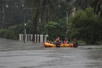 "Bom mưa" gây lũ lụt tồi tệ nhất trong 50 năm ở Australia
