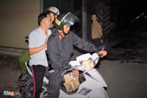 Người đàn ông vừa châm pháo bị cảnh sát bắt quả tang