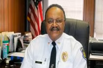 Cảnh sát trưởng bị bắn chết trong cuộc biểu tình bạo loạn ở Mỹ