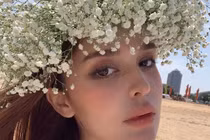 Cô gái Tân Cương xinh tựa nữ thần, mặc gợi cảm hết nấc