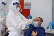 Nhiều F0 tự ý đến bệnh viện, nguy cơ quá tải và lây lan dịch