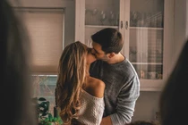 Say nắng đồng nghiệp của chồng