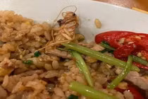 Đặt cơm rang tưởng được khuyến mại bề bề, xem kỹ mới tá hỏa