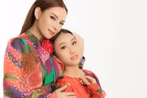 Con nuôi Phi Nhung xin lỗi vì không thể thắp hương cho mẹ