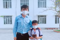 Học sinh lớp 5 trả lại gần 9 triệu đồng cho người đánh rơi