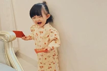 Con gái Đông Nhi “hầu bao rủng rỉnh” ngày Tết