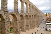 Tận mục cầu cổ xếp bằng đá vững chắc qua hàng nghìn năm