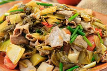 Lòng xào dưa là món “khoái khẩu” nhưng nhóm người nào không nên ăn?