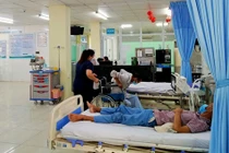 7 du khách Hà Nội nhập viện tại Đà Nẵng nghi bị ngộ độc thực phẩm