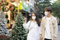 Giữa mùa đông, vì sao người dân miền Bắc chưa cần mặc áo ấm?