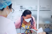 Bé 13 tuổi nguy kịch do uống quá nhiều nước ngọt và bánh kẹo