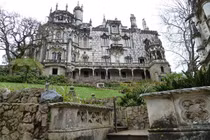 Ngỡ ngàng vẻ đẹp lâu đài cổ Quinta Da Regaleira nổi tiếng thế giới