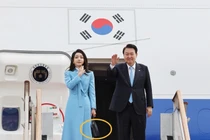 Chiếc túi xách đặc biệt của phu nhân Tổng thống Hàn Quốc