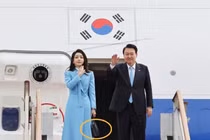 Chiếc túi xách đặc biệt của phu nhân Tổng thống Hàn Quốc