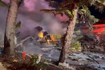 Máy bay rơi trúng khu dân cư ở Mỹ, nhiều người thiệt mạng