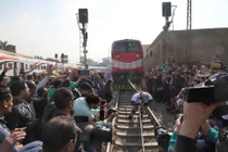 Dùng răng kéo đoàn tàu nặng 279 tấn, lập kỷ lục thế giới