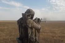 Khủng bố IS lại tấn công xe chở dầu ở Syria