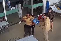 Video : Bệnh nhân bất ngờ đấm vào mặt bác sĩ