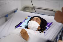 Mù mắt sau khi nâng mũi ở spa