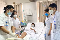 Nối bàn chân đứt lìa cho bệnh nhân gặp tai nạn máy cắt cỏ