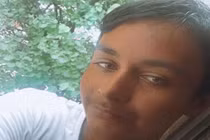 Mở chiếc túi ở nhà người đàn ông, nhân viên vệ sinh kinh hãi