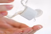 Đình chỉ lưu hành, thu hồi nước rửa phụ khoa Daina kém chất lượng