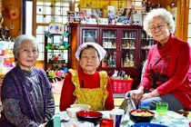 Người dân tại ngôi làng "sống thọ nhất thế giới" tiết lộ bí kíp