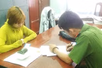 Nữ nhân viên massage móc túi 32 triệu đồng của khách