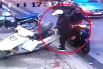 Video: Nữ quái "phá" cốp xe máy, trộm đồ cực nhanh ngay giữa phố