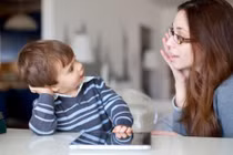 Cha mẹ làm những điều này sẽ giúp con có tính cách tuyệt vời