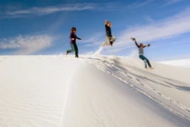 Video: Sa mạc thạch cao mát lạnh, trắng như tuyết ở Mỹ