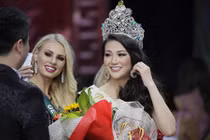 Ngọc Trinh tiết lộ Hoa hậu Phương Khánh tắm trắng từ năm 17 tuổi