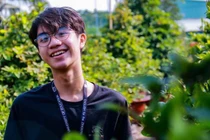 Nam sinh thủ khoa lên tiếng về bài văn 10 trang phân tích đoạn thơ Sóng