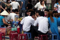 Xây nhà lầu, mua xe hơi nhờ quán trà đá vỉa hè nho nhỏ