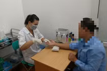 Gia đình giàu có ở Sài Gòn sốc nặng trước kết quả ADN của 2 bé gái