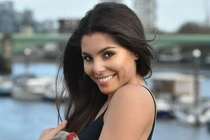 Ngôi sao mạng nói không hạnh phúc giữa cuộc sống xa hoa