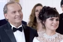 Video: Tỷ phú dầu mỏ 55 tuổi làm show tuyển vợ, nữ sinh viên “trúng thầu”