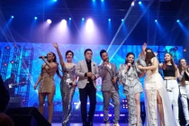 Hương Tràm nhận show ở Mỹ để kiếm tiền đóng học phí