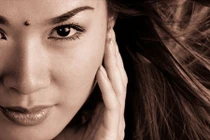 Phụ nữ có nốt ruồi ở 4 vị trí này hãy xóa ngay kẻo tình duyên lận đận