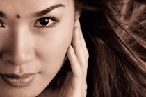 Phụ nữ có nốt ruồi ở 4 vị trí này hãy xóa ngay kẻo tình duyên lận đận