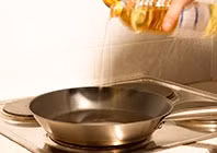 Dầu ăn tái sử dụng làm tăng nguy cơ ung thư vú