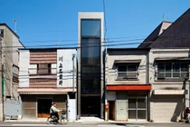 Nhà 'chật như lỗ mũi' nhưng ai nhìn vào cũng mê