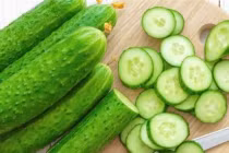 Kinh nghiệm đi chợ của người thông thái: Chọn dưa chuột không bị đắng