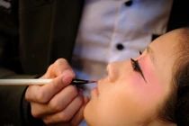 Nữ doanh nhân kiếm hàng tỷ USD từ tiệm thẩm mỹ