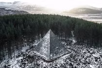 Video: Khám phá kim tự tháp khổng lồ - đài tưởng niệm chồng nữ hoàng Victoria