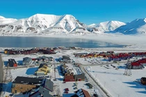 Thị trấn "cấm không ai được chết", mặt trời không lặn suốt 4 tháng