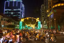 Nguy cơ mắc bệnh ung thư khi đi chơi đêm thường xuyên