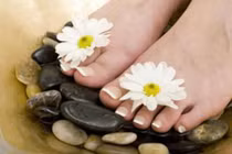 Mách bạn tuyệt chiêu giúp đôi chân luôn mềm mại, mịn màng