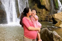 Bị chê ăn mặc xuề xòa khi mang bầu lần 4, MC VTV phản ứng lạ